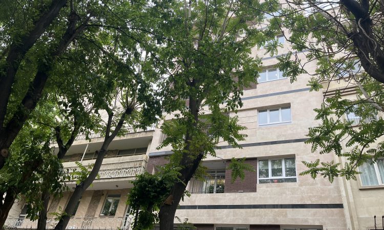 127 متری سه خواب تک واحدی طوس دوکله نورگیر کوچه قدس